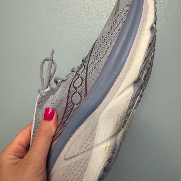 Women’s Saucony Hurricane 25 - Picture 12 of 14
